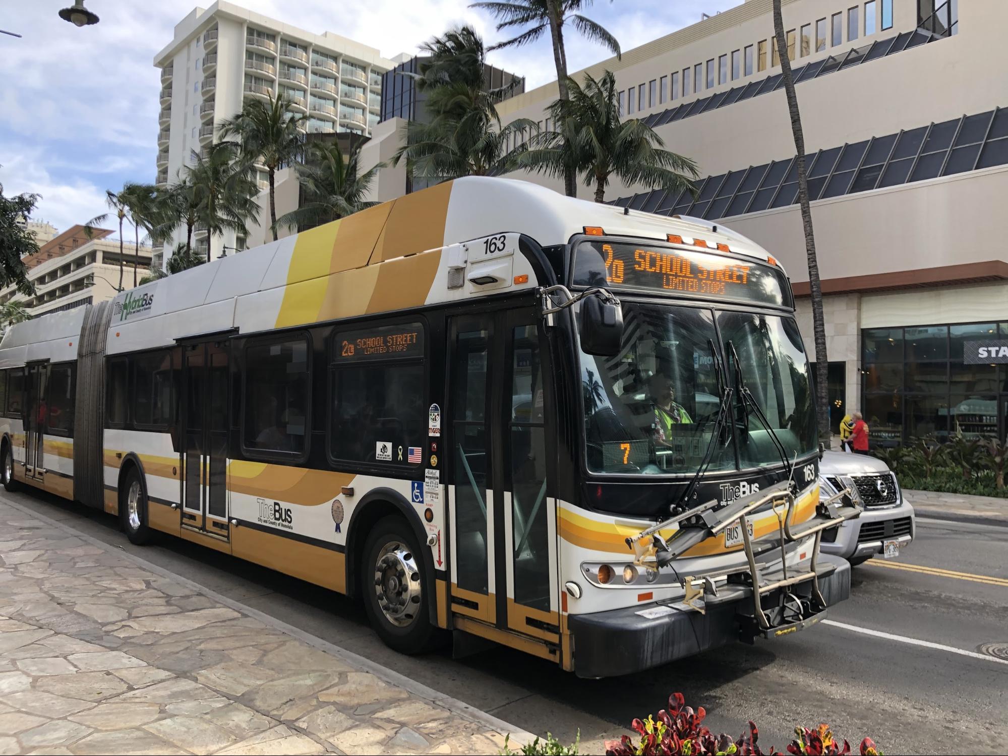 ハワイ ホノルル オアフ島 のバスの乗り方ガイド 料金 アプリ 乗り方 ロコタビ