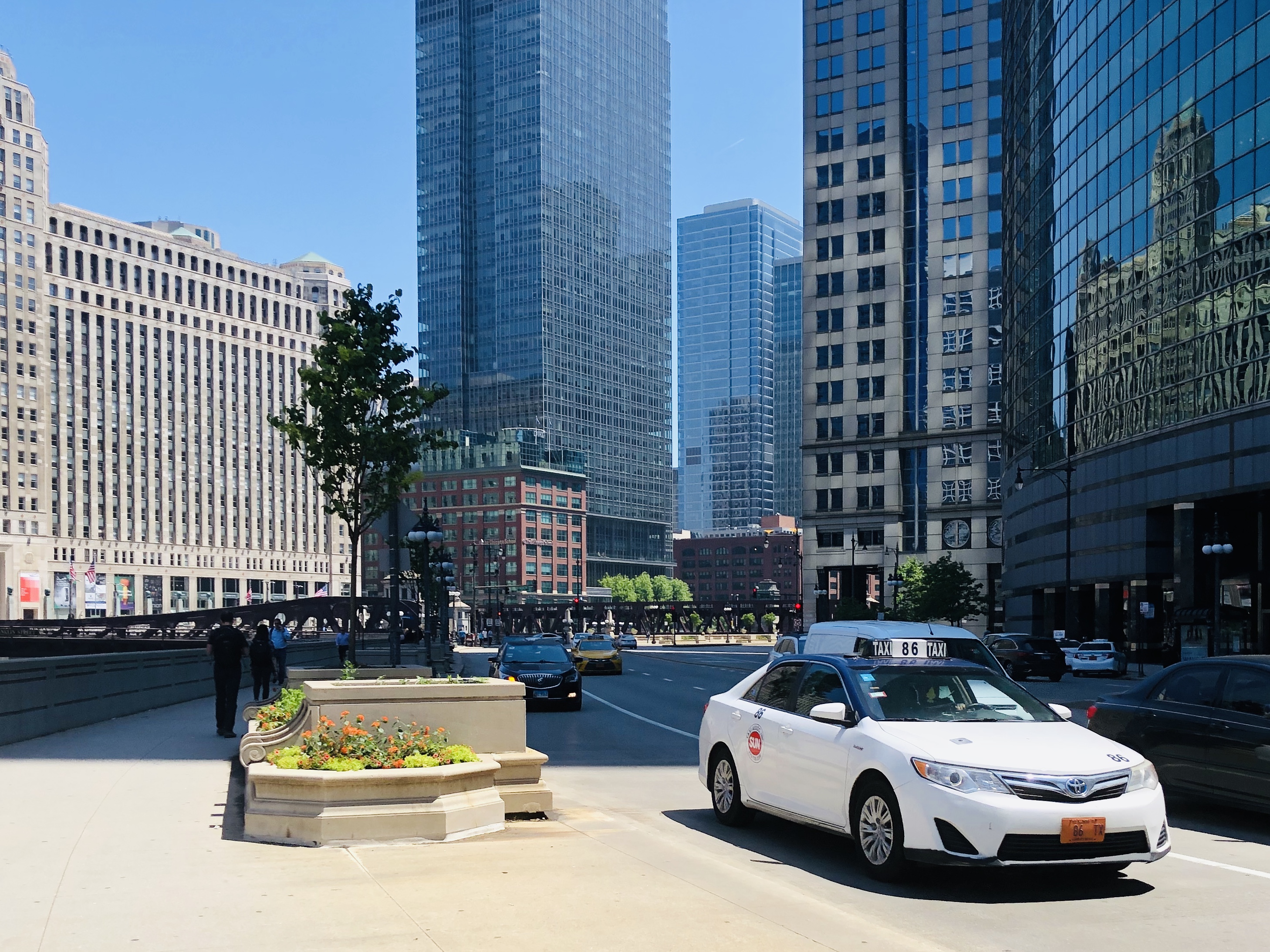 アメリカ・シカゴのTAXI・Uber・Lyftの利用比較〜乗り方・料金・カード払い・便利なアプリ〜