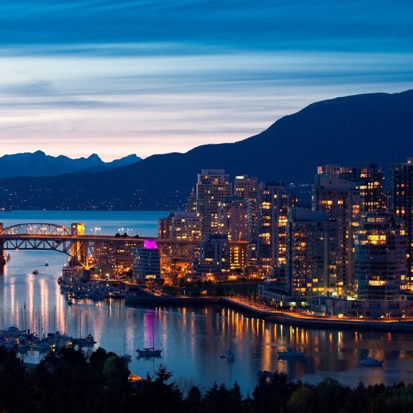 バンクーバー市内半日 カスタマイズ観光 ４名様まで バンクーバー ロコタビ