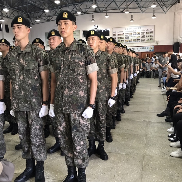 K Popアイドルの入隊 お見送り 除隊や修了式や軍フェスティバルの送迎専門です ソウル ロコタビ