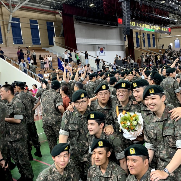 K Popアイドルの入隊 お見送り 除隊や修了式や軍フェスティバルの送迎専門です ソウル ロコタビ