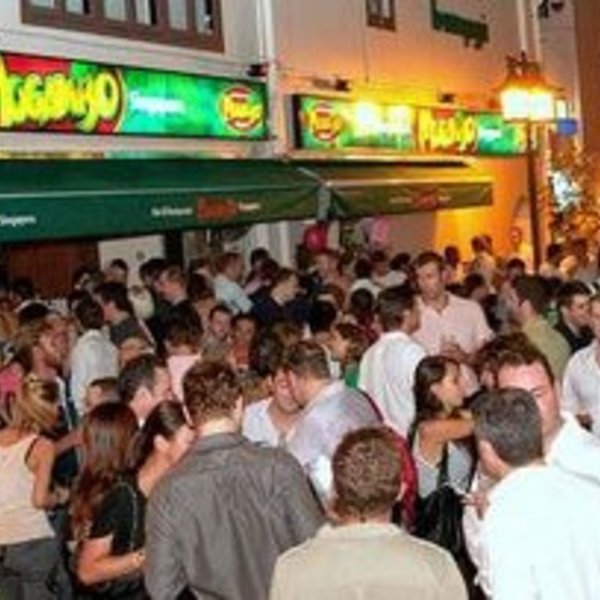 シンガポール 夜の酒飲み観光フリープラン シンガポール ロコタビ