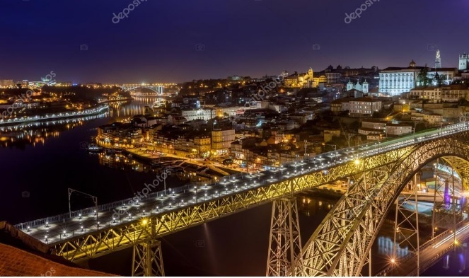 ポルトの名所リベイラをドウロ川の対岸から見下ろせるセラ・ド・ピラル展望台から見下ろせる夜景