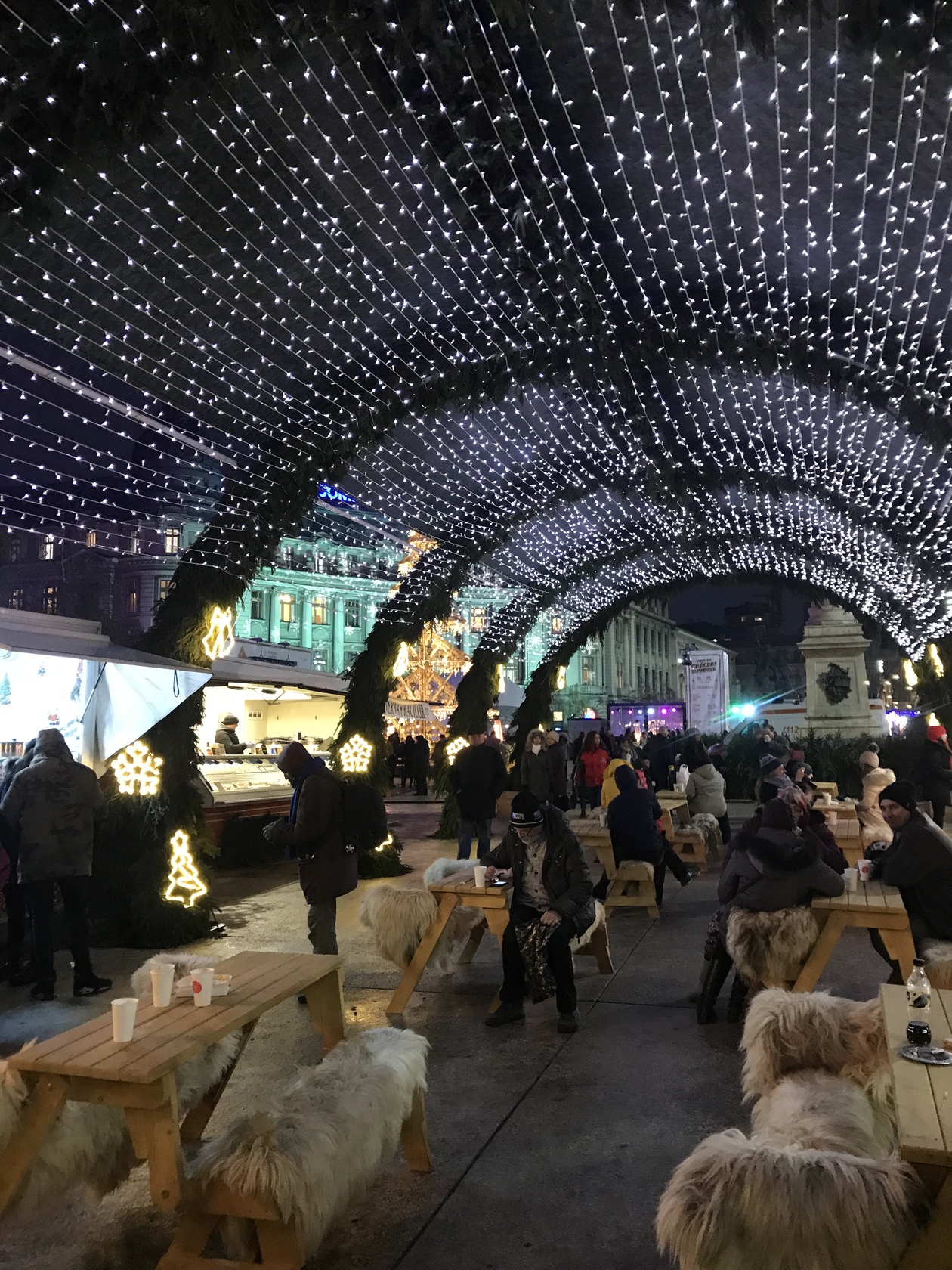ブカレストシティーセンターのクリスマスマーケット
