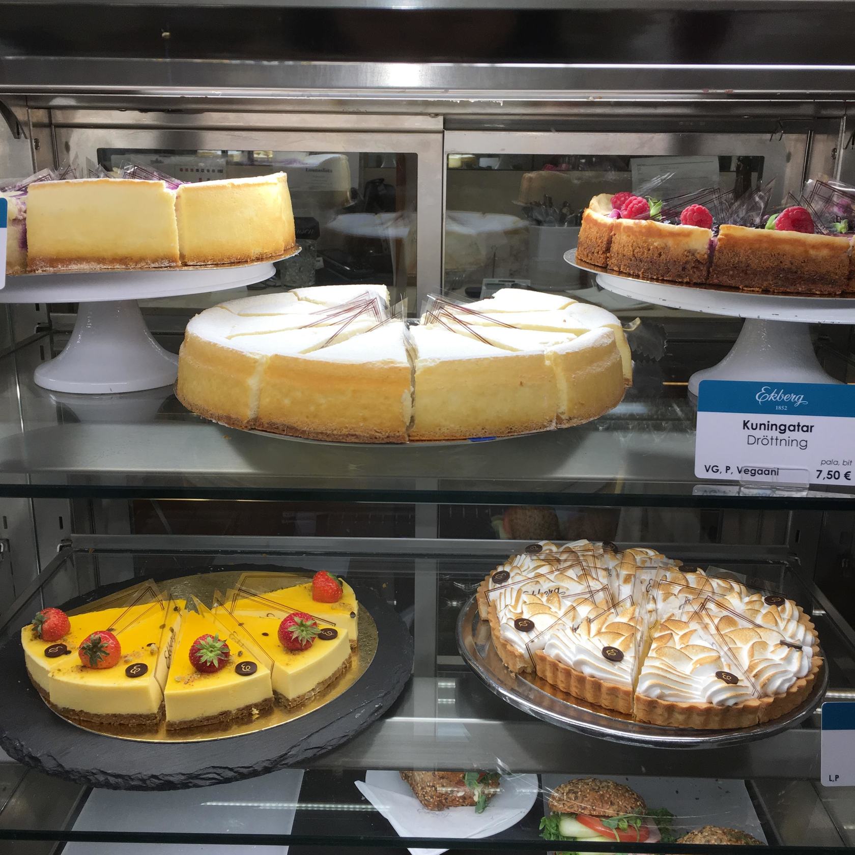 ヘルシンキの人気カフェで美味しいケーキを【エクベリ】