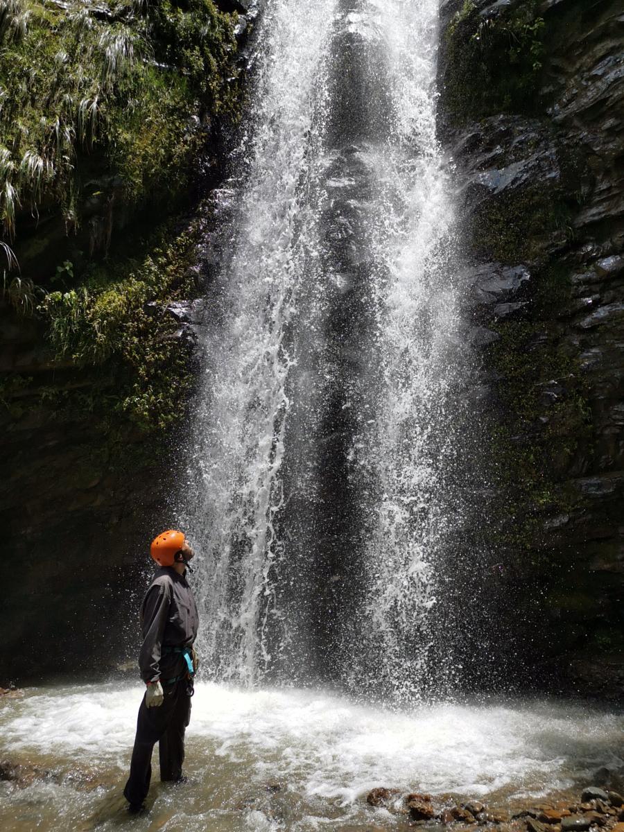 コチャバンバ市郊外の滝までの一日トレッキングツアー