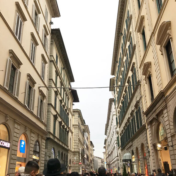 フィレンツェ歴史地区はすべてが買い物スポット！特にカルツァイウォーリ通りとトルナブオーニ通り