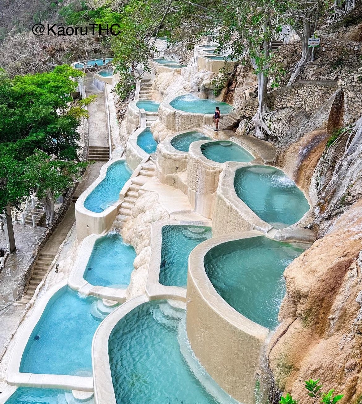 トラントンゴの洞窟温泉