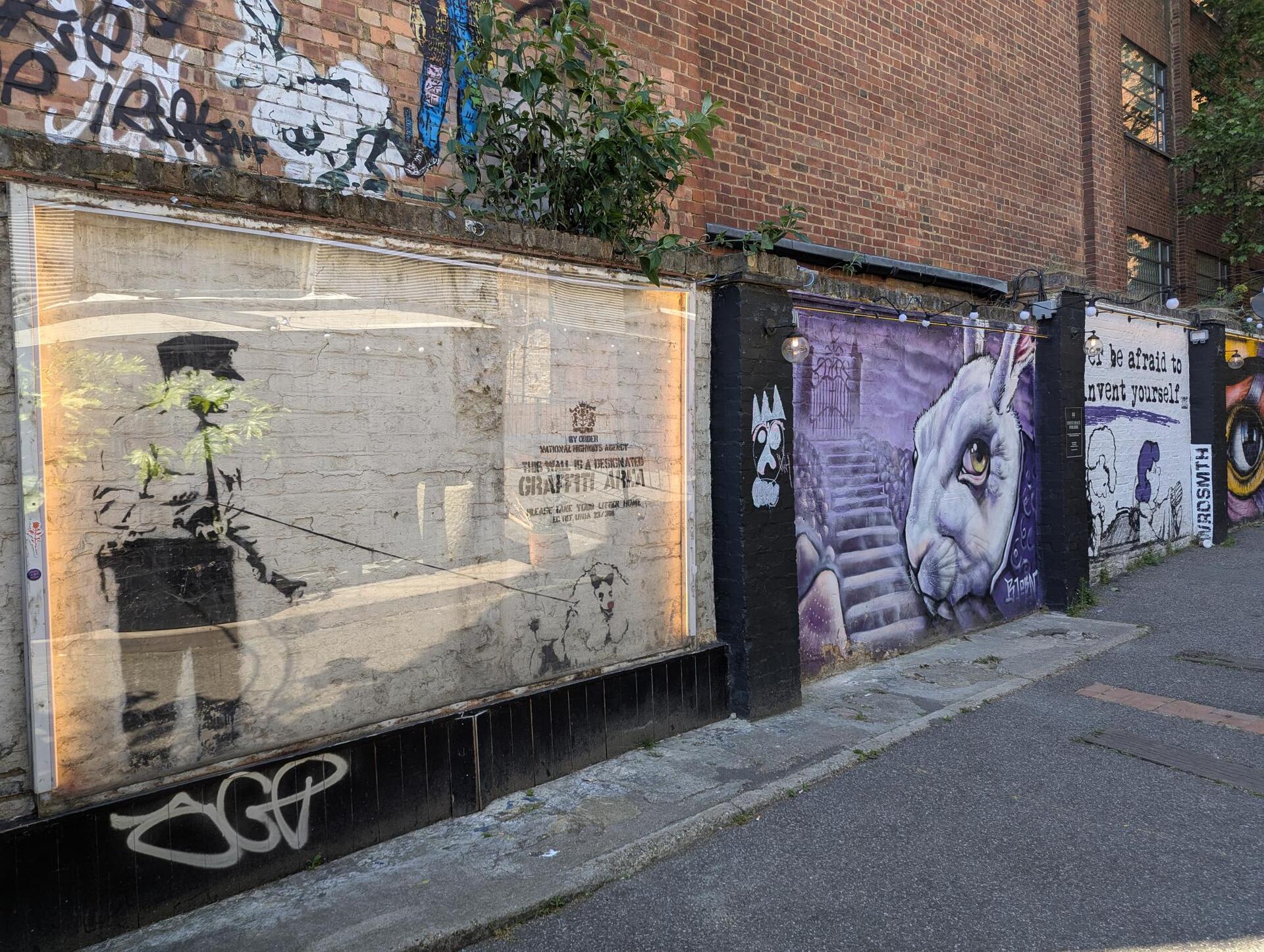 Banksy、ストリートアート巡りツアー（半日）