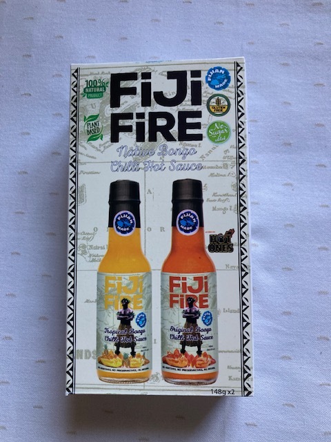 時々持って帰るのはFiji Water や Fiji Beer (Bitter)　それにココナッツ石鹸、今回はココナッツクッキーにしようと思っている　嵩張るけど安くてFijiらしい土産になる　二社あるので好きな方をどうぞ　最近では万博でも販売されたFiji Fire, タバスコのようなもの、も結構いける