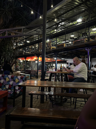 ザ・ヤード・オブ・ウェストランズ | ナイロビ在住ハゼノさんのおすすめ夜遊びスポット ザ・ヤード・オブ・ウェストランズ | ナイロビ在住ハゼノさんのおすすめ夜遊びスポット