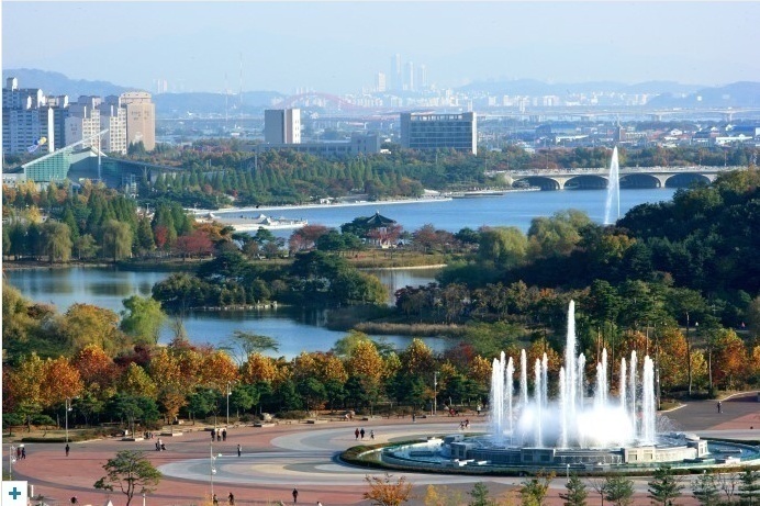 イルサン（一山）ホス（湖）公園