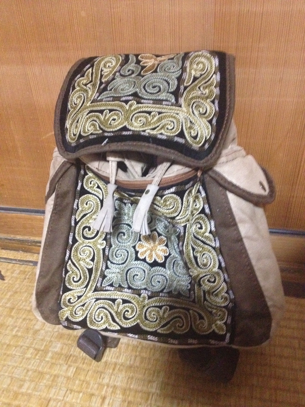カザフ刺繍のバッグ