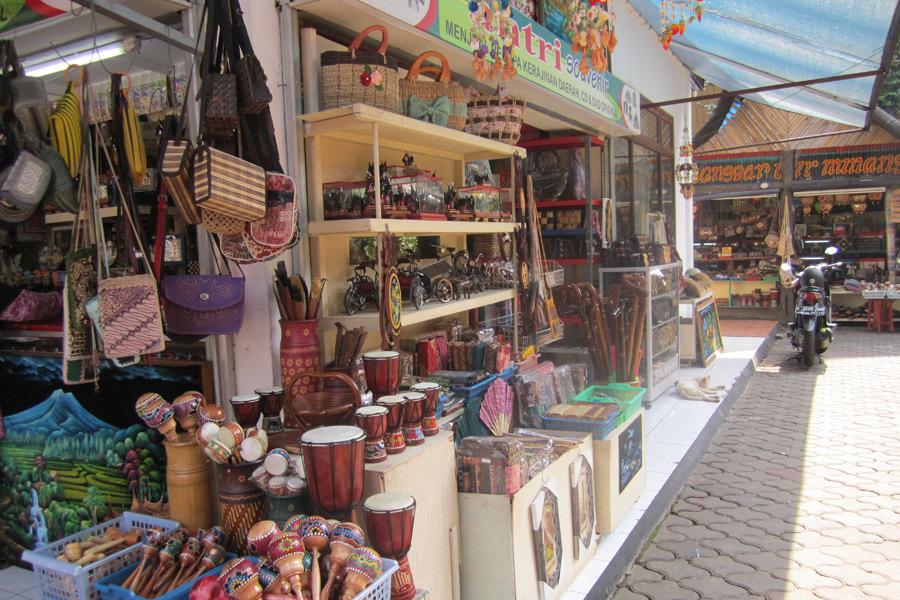 インドネシア小物・雑貨（木の人形、バティック布地、銀製品、貝製品、アクセサリーなど）