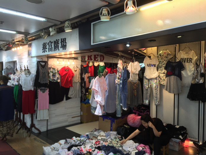 洋服の問屋さん、韓国ファッションの安いお店