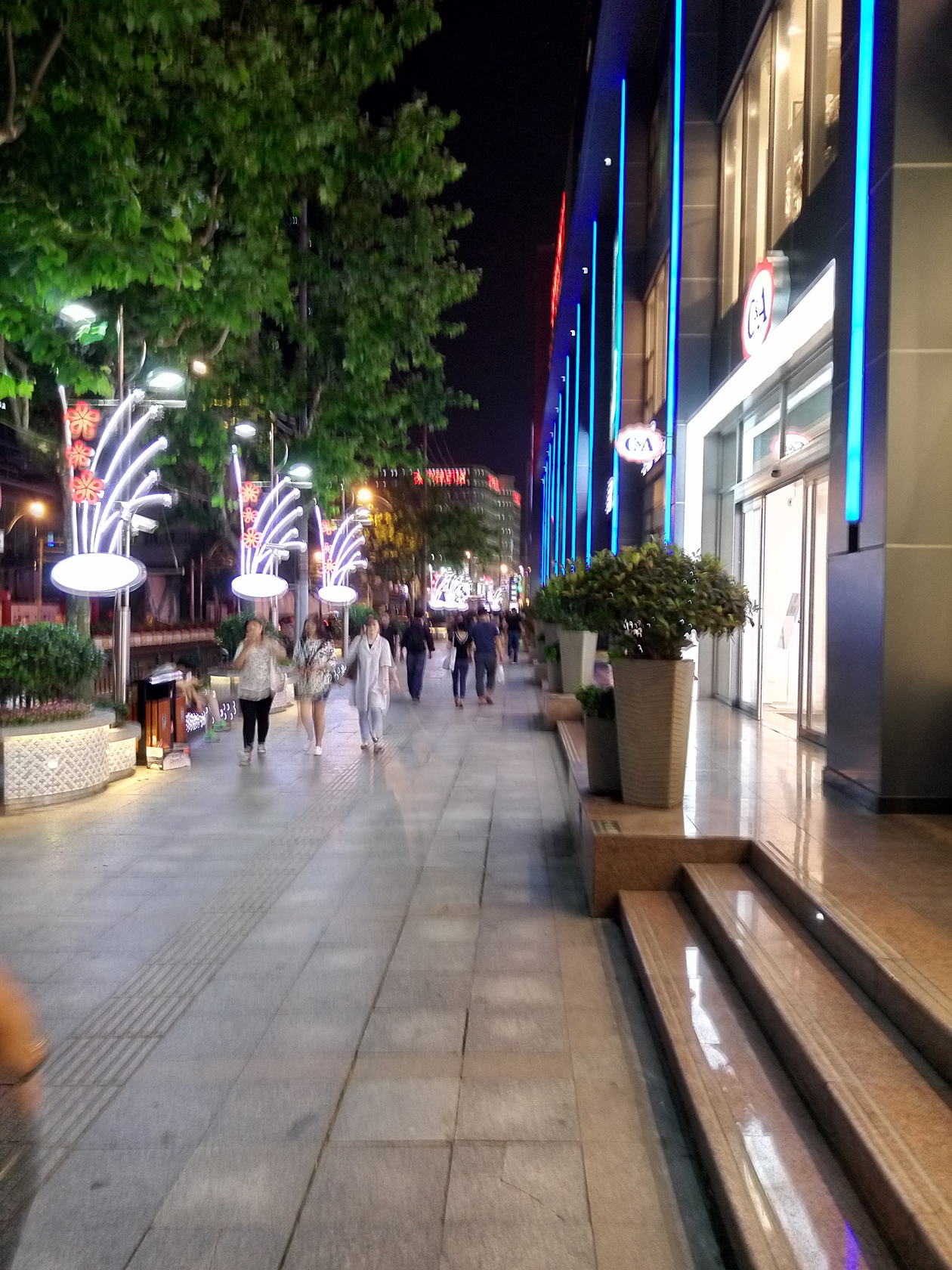 上海の街を歩けば、どこでも観光スポットに